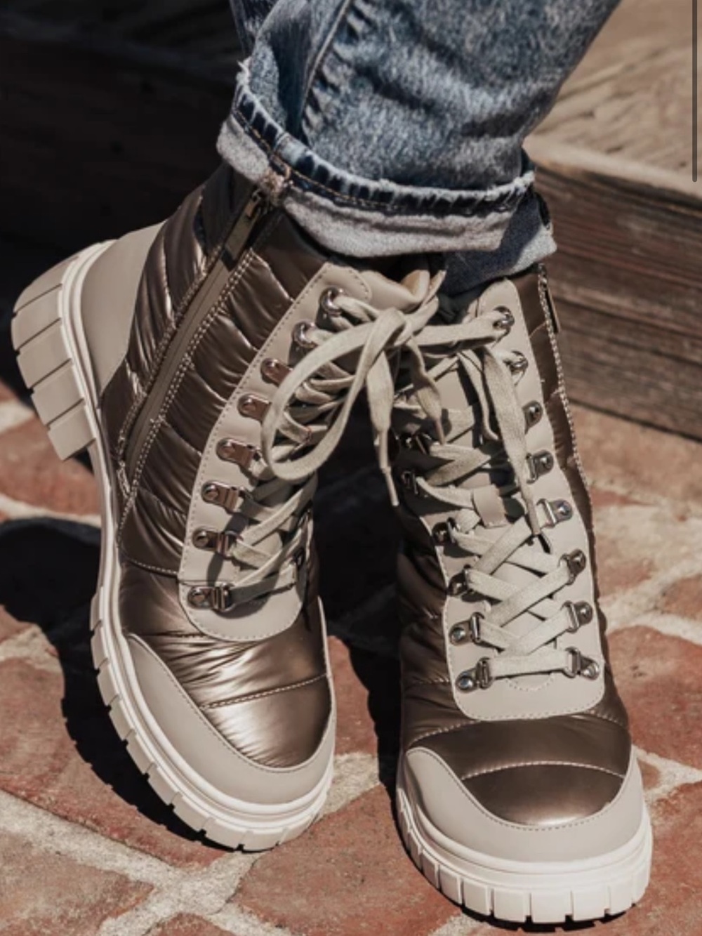 Women champagne Metallic Lace-Up boots . Zip ankle! Wilco! Gorgeous! 10